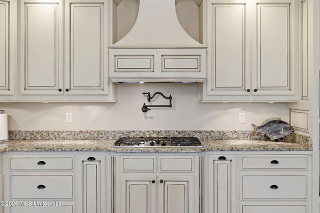 68 Bayou Circle, Gulfport, MS 39507