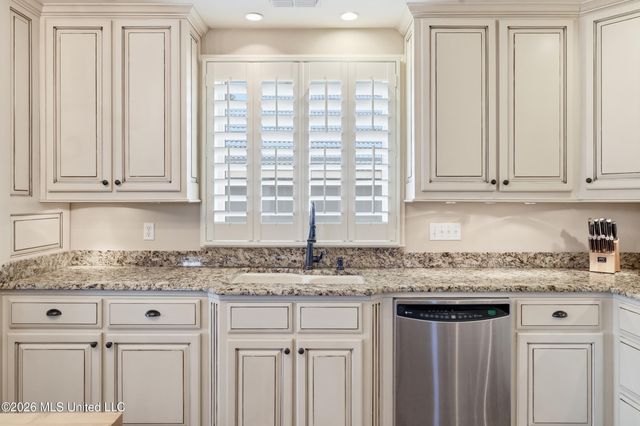 68 Bayou Circle, Gulfport, MS 39507