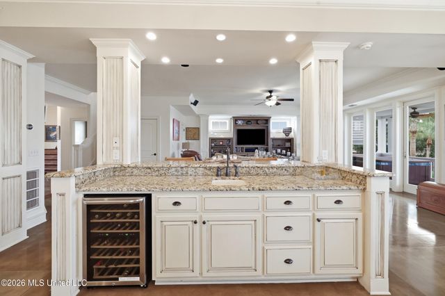 68 Bayou Circle, Gulfport, MS 39507