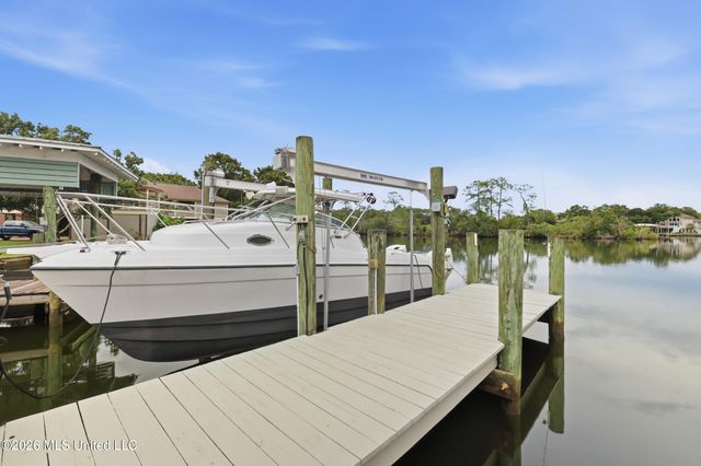 68 Bayou Circle, Gulfport, MS 39507