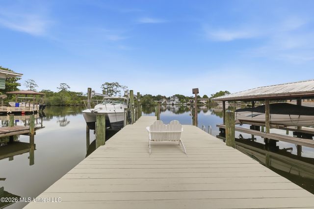 68 Bayou Circle, Gulfport, MS 39507