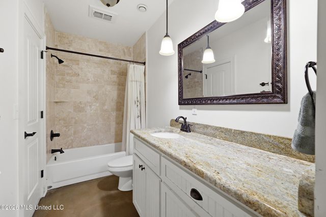68 Bayou Circle, Gulfport, MS 39507
