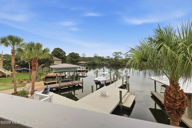 68 Bayou Circle, Gulfport, MS 39507
