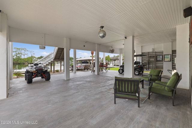 68 Bayou Circle, Gulfport, MS 39507