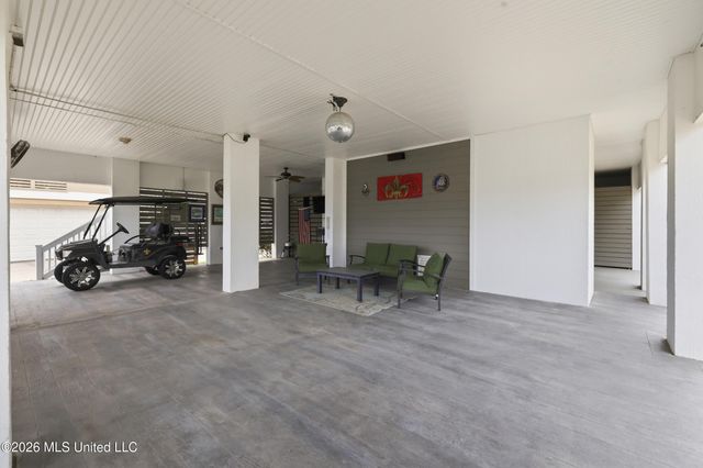 68 Bayou Circle, Gulfport, MS 39507