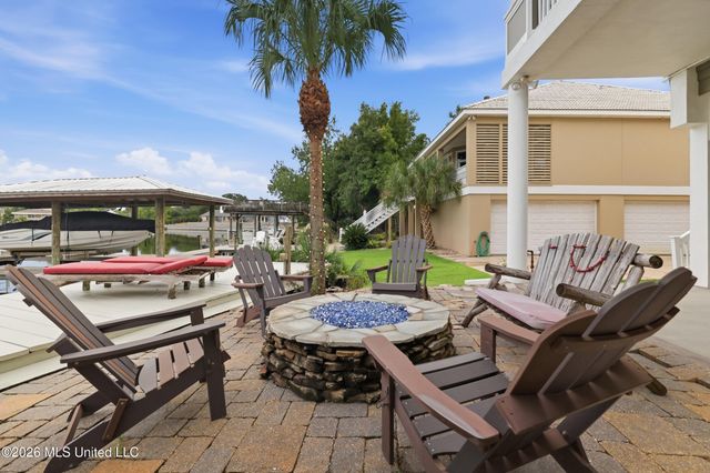 68 Bayou Circle, Gulfport, MS 39507