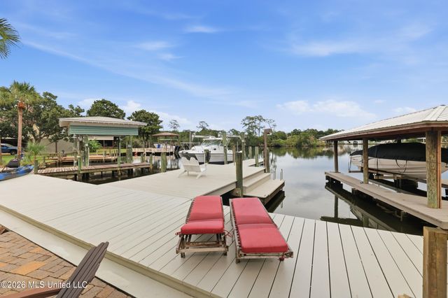 68 Bayou Circle, Gulfport, MS 39507