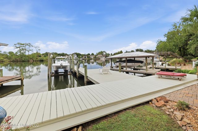 68 Bayou Circle, Gulfport, MS 39507