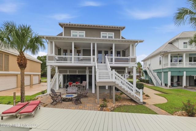 68 Bayou Circle, Gulfport, MS 39507