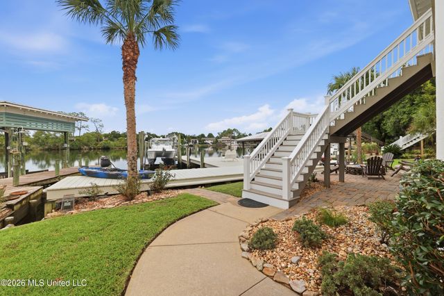 68 Bayou Circle, Gulfport, MS 39507