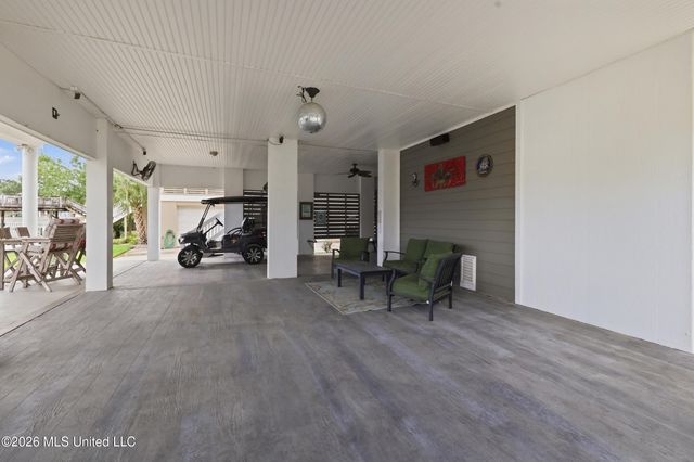 68 Bayou Circle, Gulfport, MS 39507