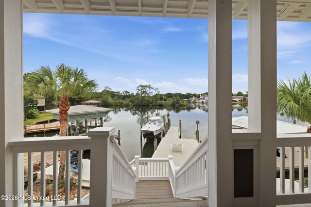 68 Bayou Circle, Gulfport, MS 39507
