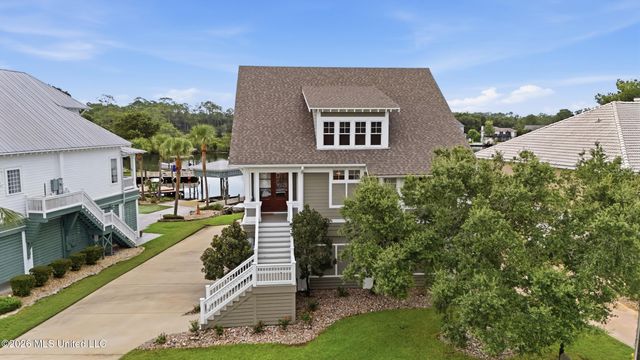 68 Bayou Circle, Gulfport, MS 39507