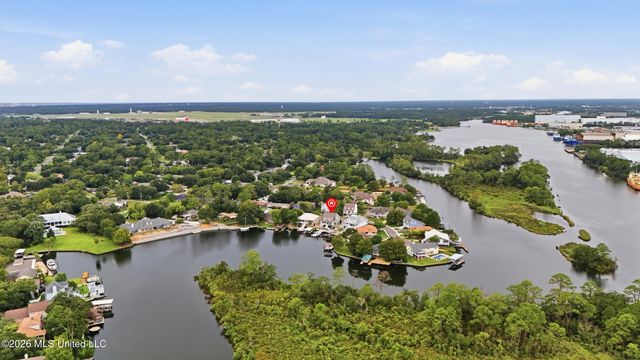 68 Bayou Circle, Gulfport, MS 39507