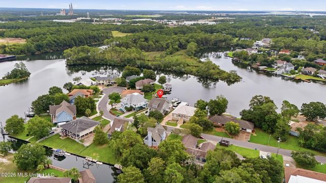 68 Bayou Circle, Gulfport, MS 39507