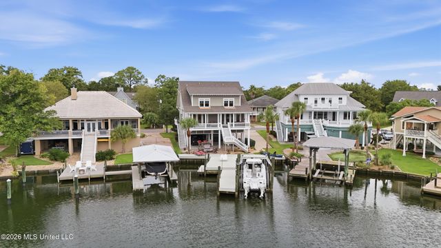 68 Bayou Circle, Gulfport, MS 39507
