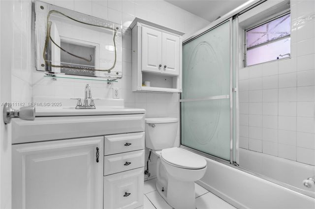 1330 W 54th Street 302C, Hialeah, FL 33012