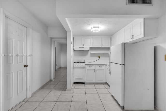 1330 W 54th Street 302C, Hialeah, FL 33012