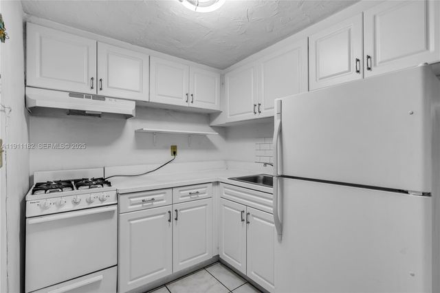 1330 W 54th Street 302C, Hialeah, FL 33012