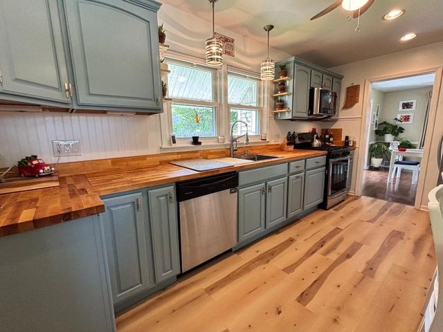 404 Cedar Street, Three Oaks, MI 49128