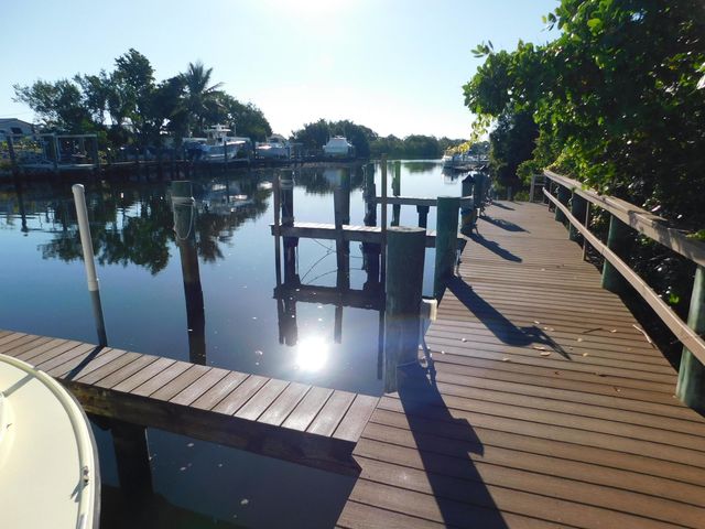 737 Hummingbird Way 16, North Palm Beach, FL 33408