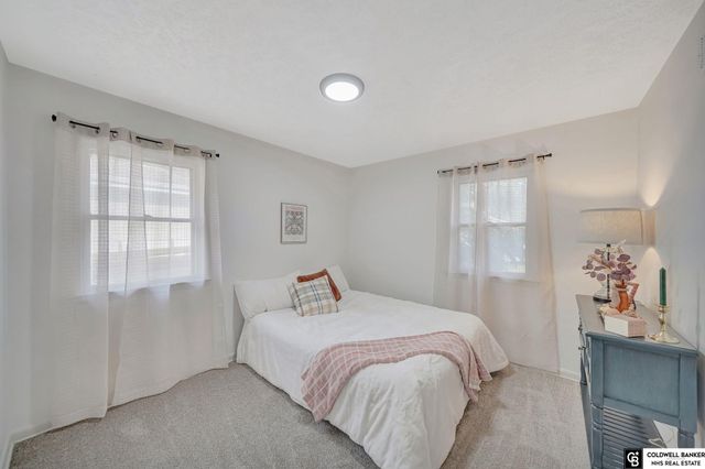 122 W Saunders Avenue, Lincoln, NE 68521