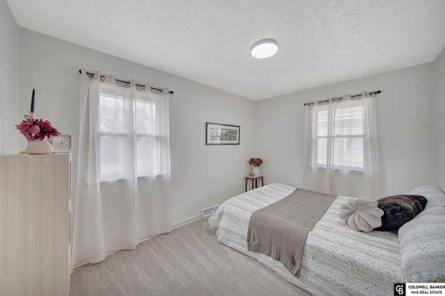 122 W Saunders Avenue, Lincoln, NE 68521