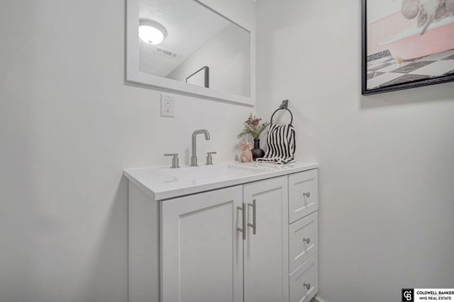 122 W Saunders Avenue, Lincoln, NE 68521