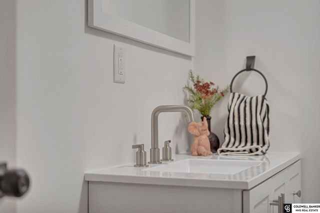 122 W Saunders Avenue, Lincoln, NE 68521