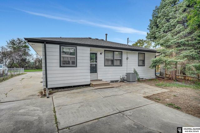 122 W Saunders Avenue, Lincoln, NE 68521