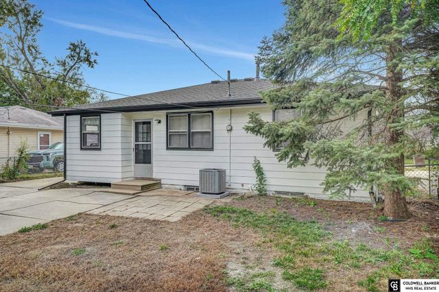 122 W Saunders Avenue, Lincoln, NE 68521
