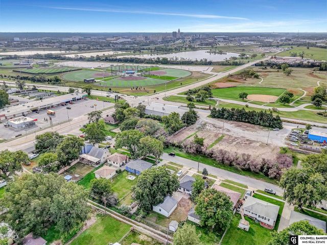 122 W Saunders Avenue, Lincoln, NE 68521