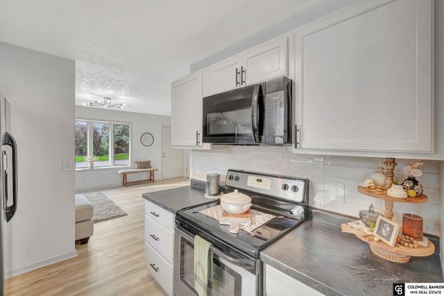 122 W Saunders Avenue, Lincoln, NE 68521