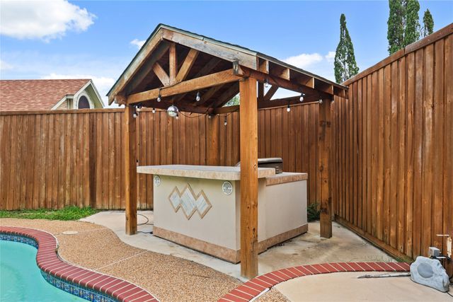 2709 Devonshire Drive, Carrollton, TX 75007