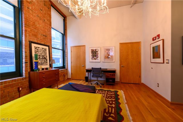 635 W Lakeside Avenue, Cleveland, OH 44113