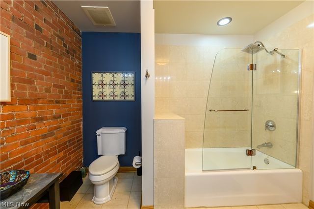 635 W Lakeside Avenue, Cleveland, OH 44113