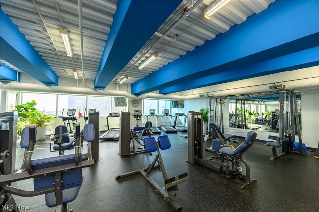 635 W Lakeside Avenue, Cleveland, OH 44113