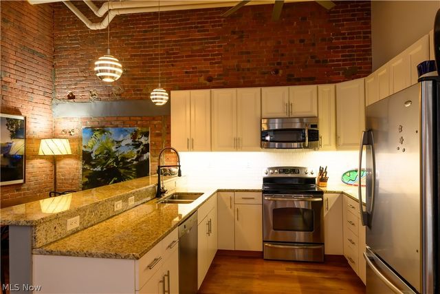 635 W Lakeside Avenue, Cleveland, OH 44113