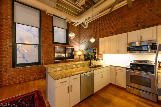635 W Lakeside Avenue, Cleveland, OH 44113