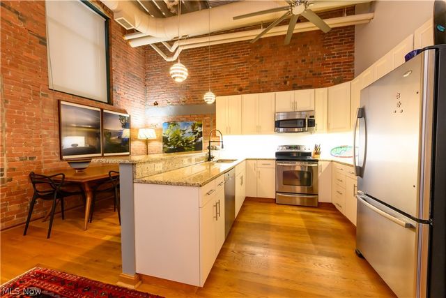 635 W Lakeside Avenue, Cleveland, OH 44113