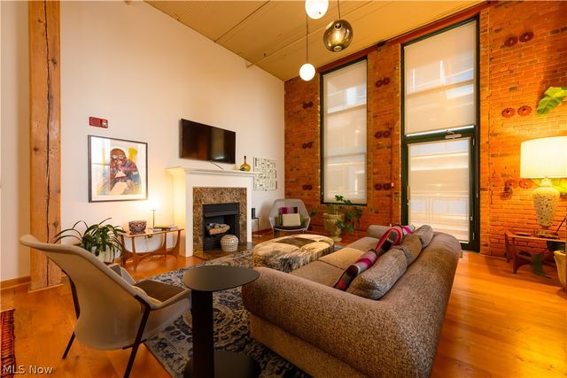 635 W Lakeside Avenue, Cleveland, OH 44113