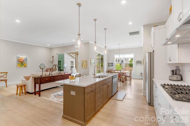 8025 Brookbank Drive, Charlotte, NC 28269