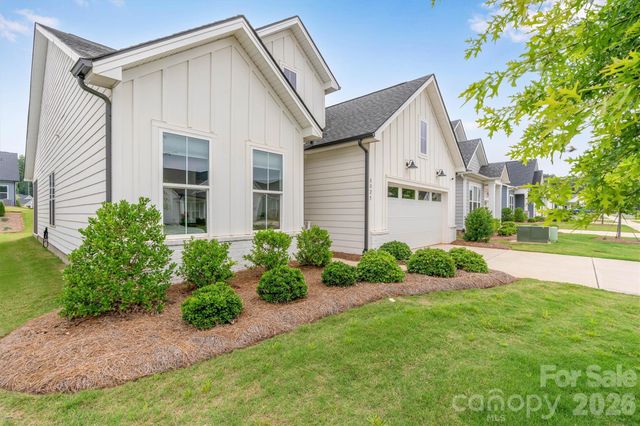 8025 Brookbank Drive, Charlotte, NC 28269