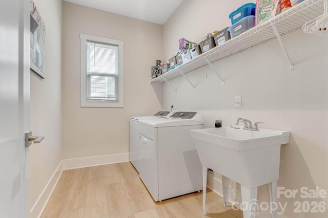 8025 Brookbank Drive, Charlotte, NC 28269