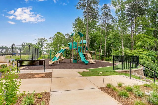 8025 Brookbank Drive, Charlotte, NC 28269