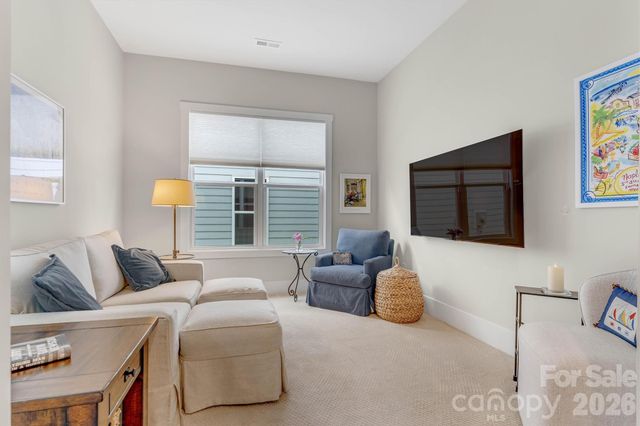 8025 Brookbank Drive, Charlotte, NC 28269