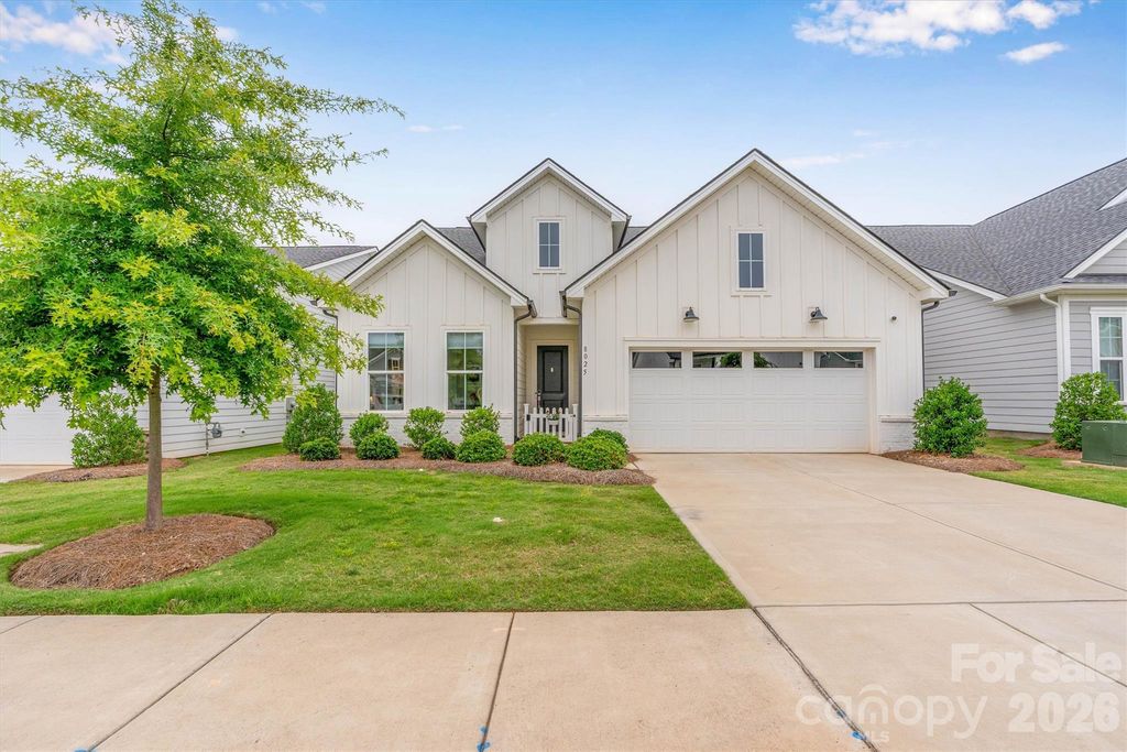 8025 Brookbank Drive, Charlotte, NC 28269