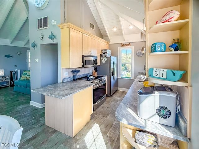 210 White Pelican DR, Upper Captiva, FL 33924