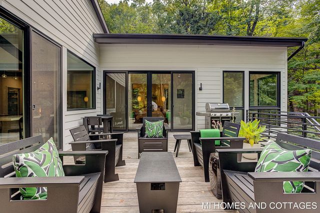 371 Dunegrass Circle Drive, Saugatuck, MI 49453