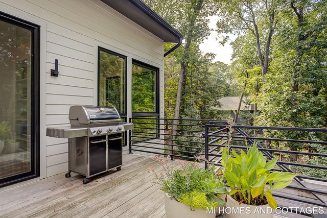 371 Dunegrass Circle Drive, Saugatuck, MI 49453